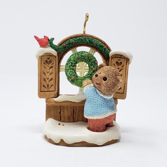 1996 Hallmark Welcome Sign Handcrafted Keepsake Holiday Christmas Ornament. - Picture 3 of 6